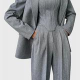Costumul de pantaloni Evena pentru încredere și eleganță