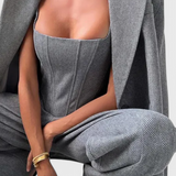 Costumul de pantaloni Evena pentru încredere și eleganță